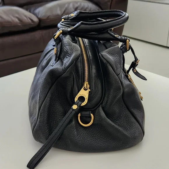 Marc by Marc Jacobs Leather Handbag EUC - black with gold hardware - Picture 3 of 16
